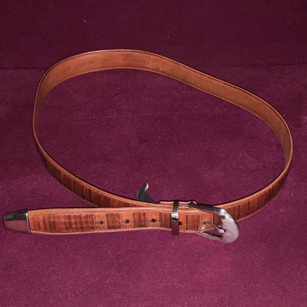 Mezlan Belt. Respectfully worn a a couple of times. Good condition. Sz. 34.